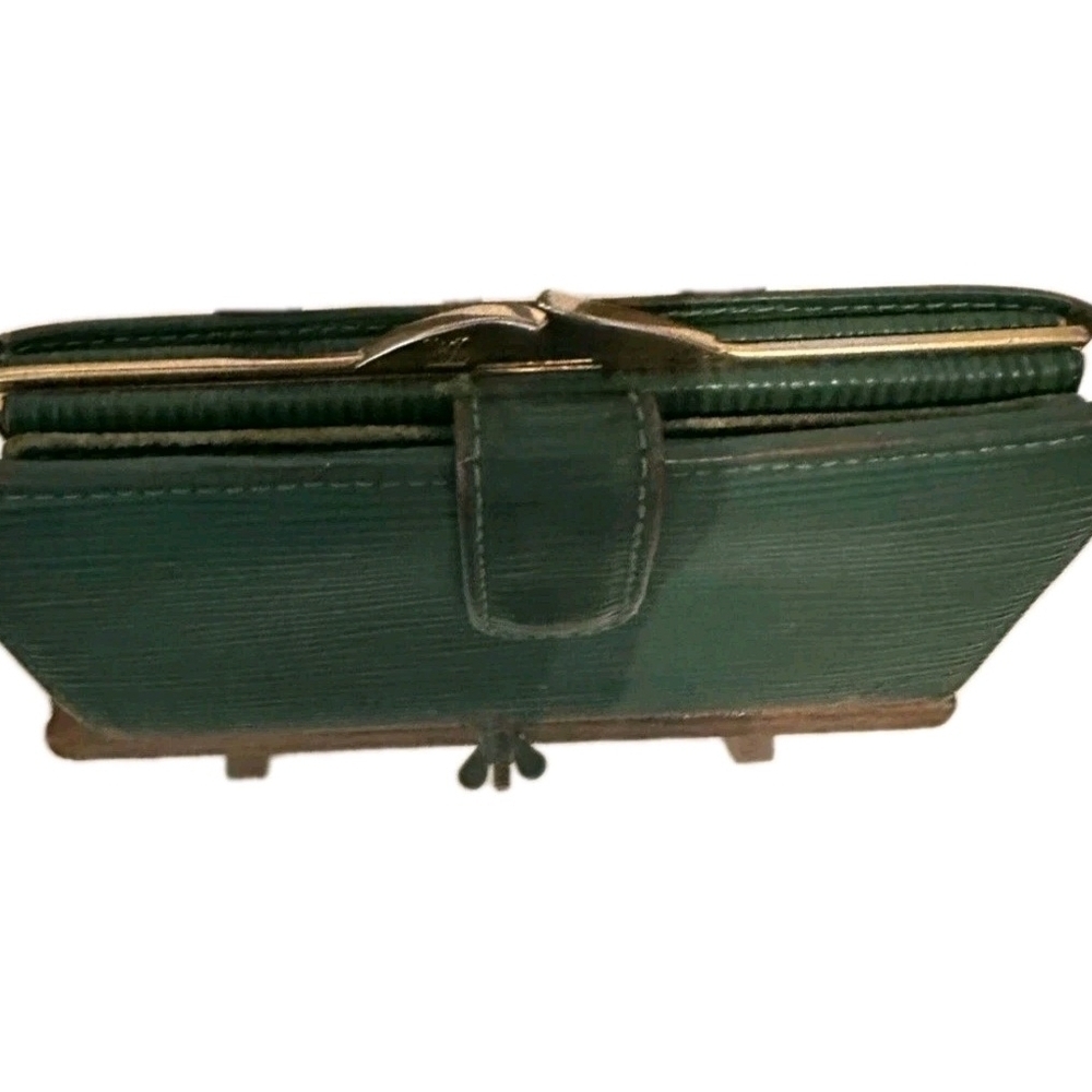 Louis Vuitton Green Textured Wallet - Picture 3 of 11